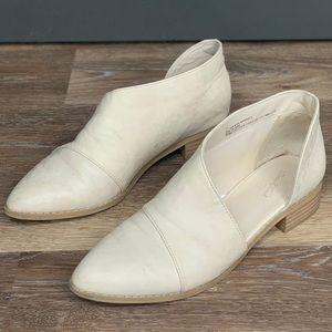 Universal thread cut-out boots